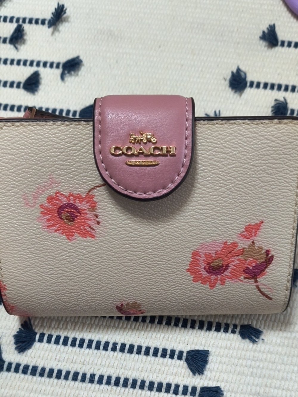Coach Medium Corner Zip Wallet